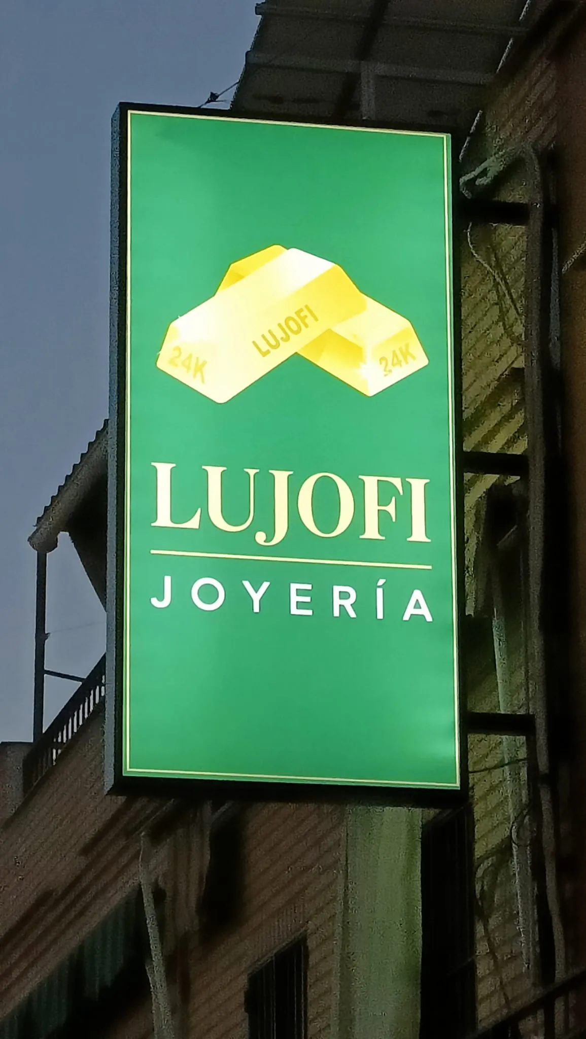 Trabajo real de banderola luminosa para una joyería